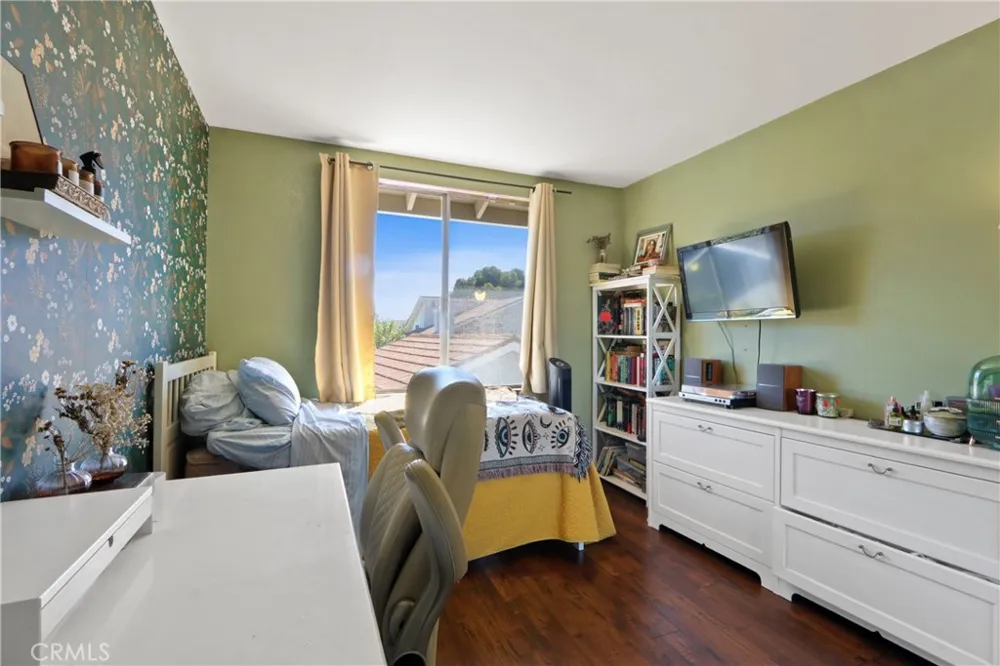 61 W Yale Loop Irvine, CA 92604