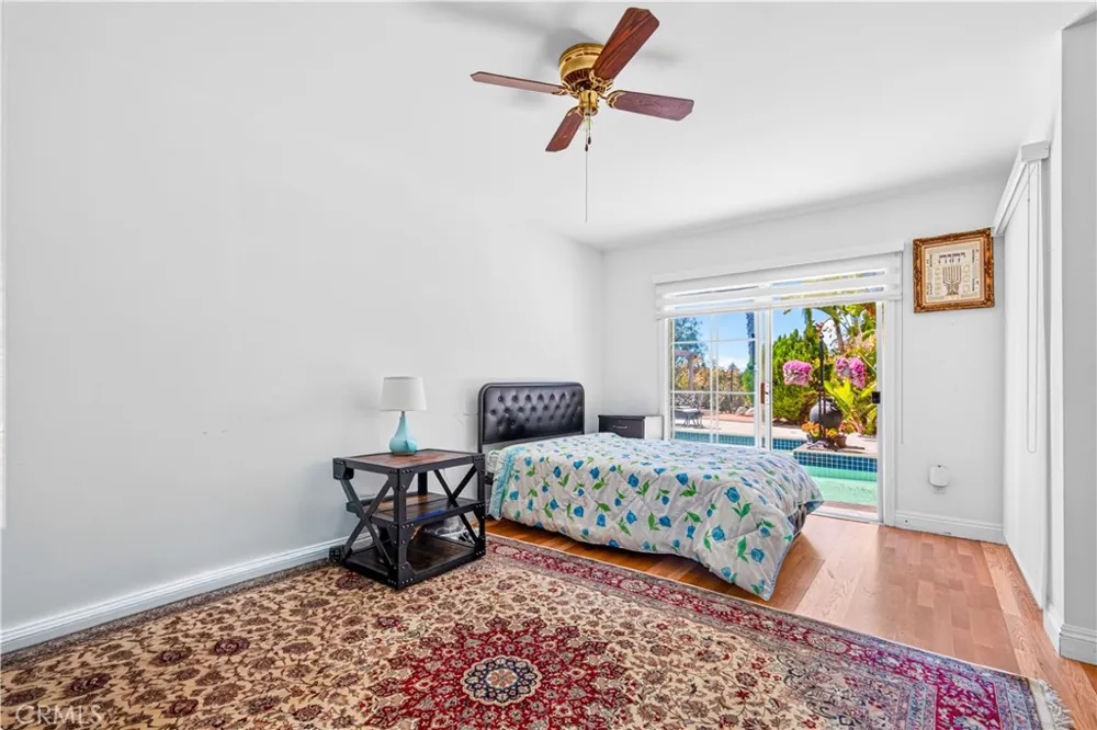 4537 Ellenita Avenue Tarzana, CA 91356