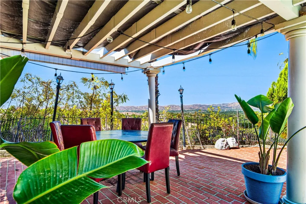 4537 Ellenita Avenue Tarzana, CA 91356