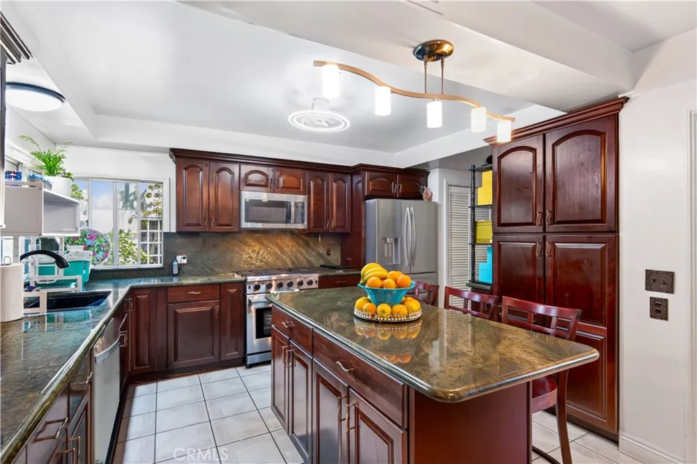 4537 Ellenita Avenue Tarzana, CA 91356