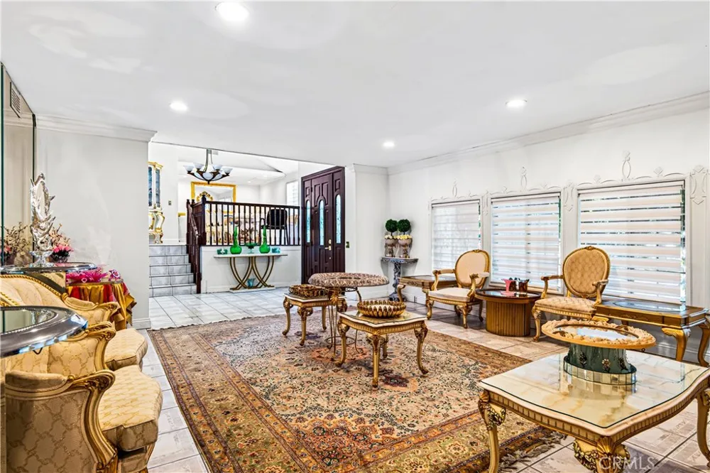 4537 Ellenita Avenue Tarzana, CA 91356