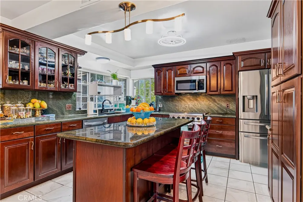 4537 Ellenita Avenue Tarzana, CA 91356