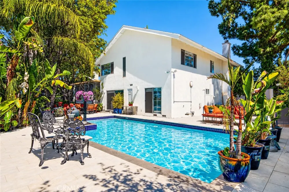 4537 Ellenita Avenue Tarzana, CA 91356