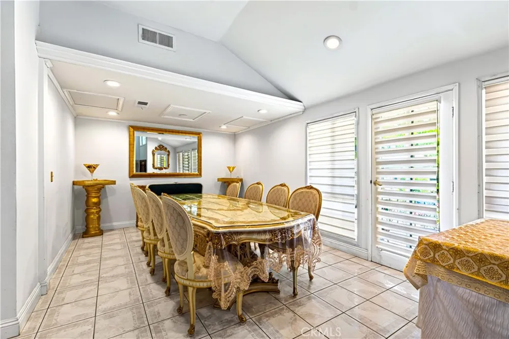 4537 Ellenita Avenue Tarzana, CA 91356