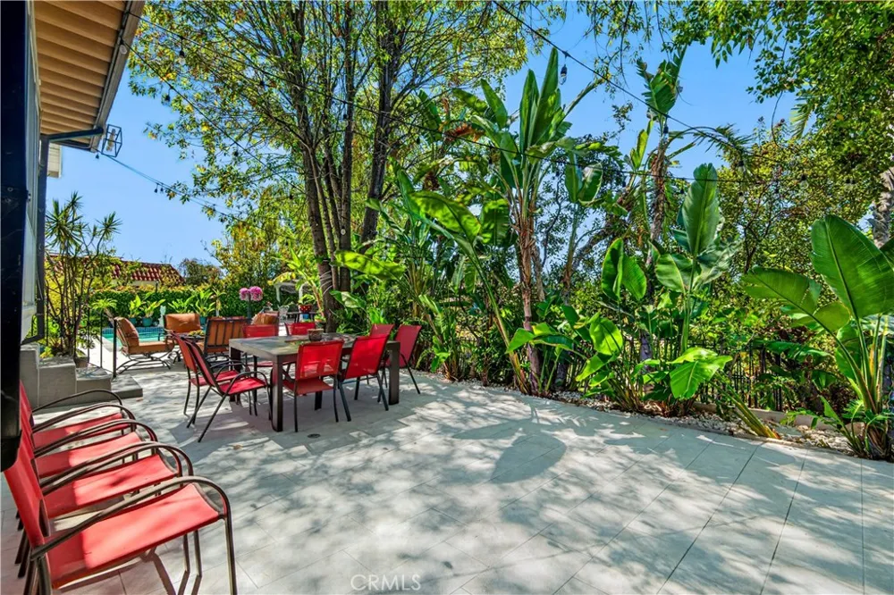 4537 Ellenita Avenue Tarzana, CA 91356