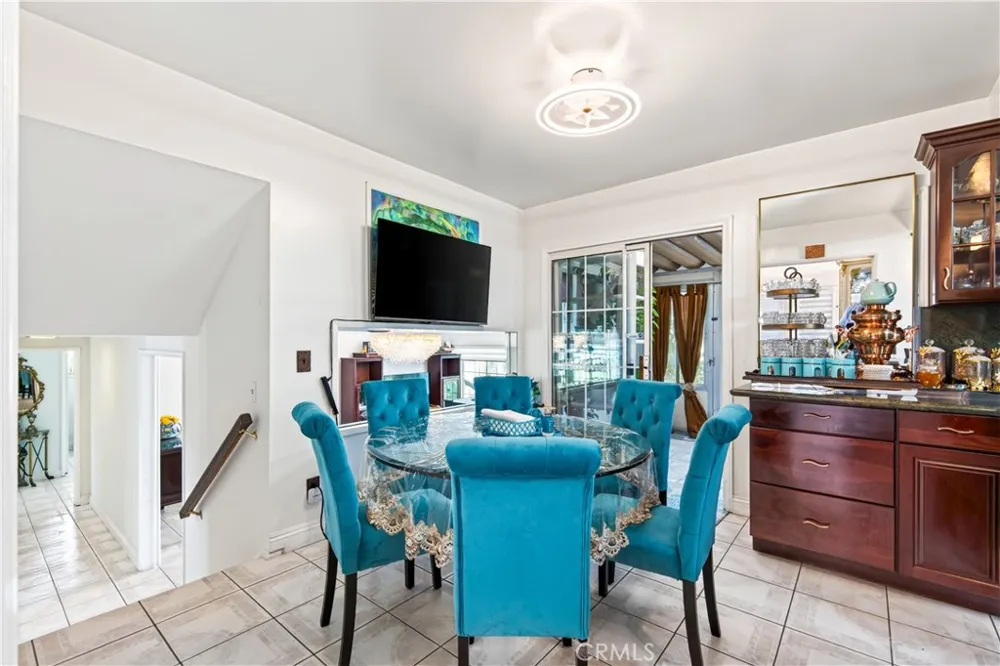 4537 Ellenita Avenue Tarzana, CA 91356