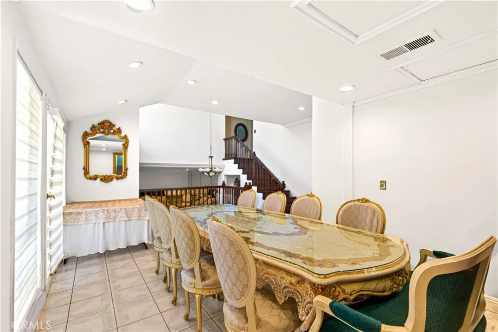 4537 Ellenita Avenue Tarzana, CA 91356