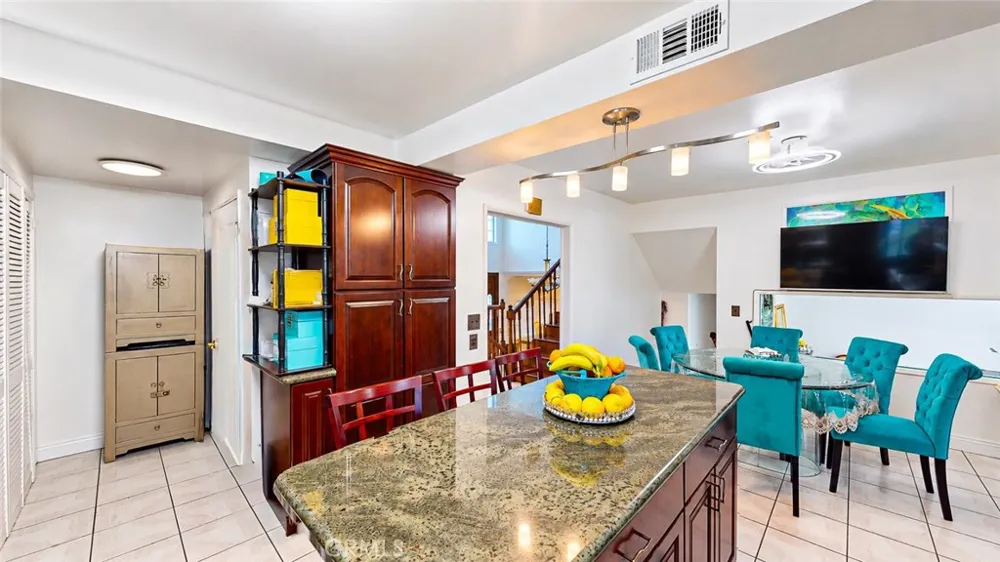 4537 Ellenita Avenue Tarzana, CA 91356