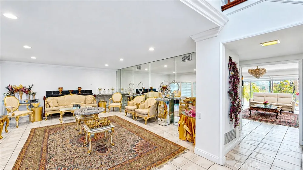 4537 Ellenita Avenue Tarzana, CA 91356