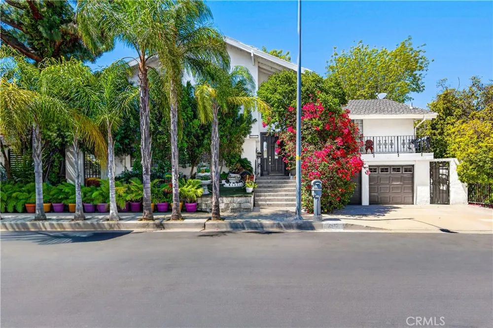 4537 Ellenita Avenue Tarzana, CA 91356