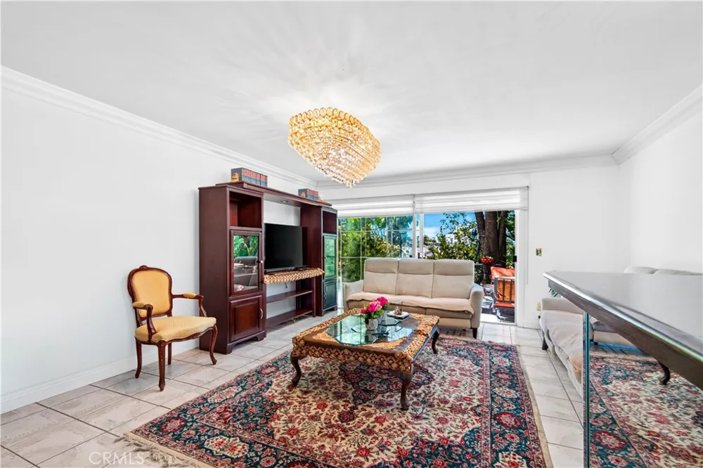 4537 Ellenita Avenue Tarzana, CA 91356