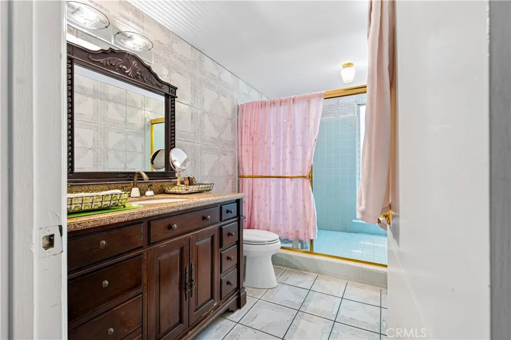 4537 Ellenita Avenue Tarzana, CA 91356