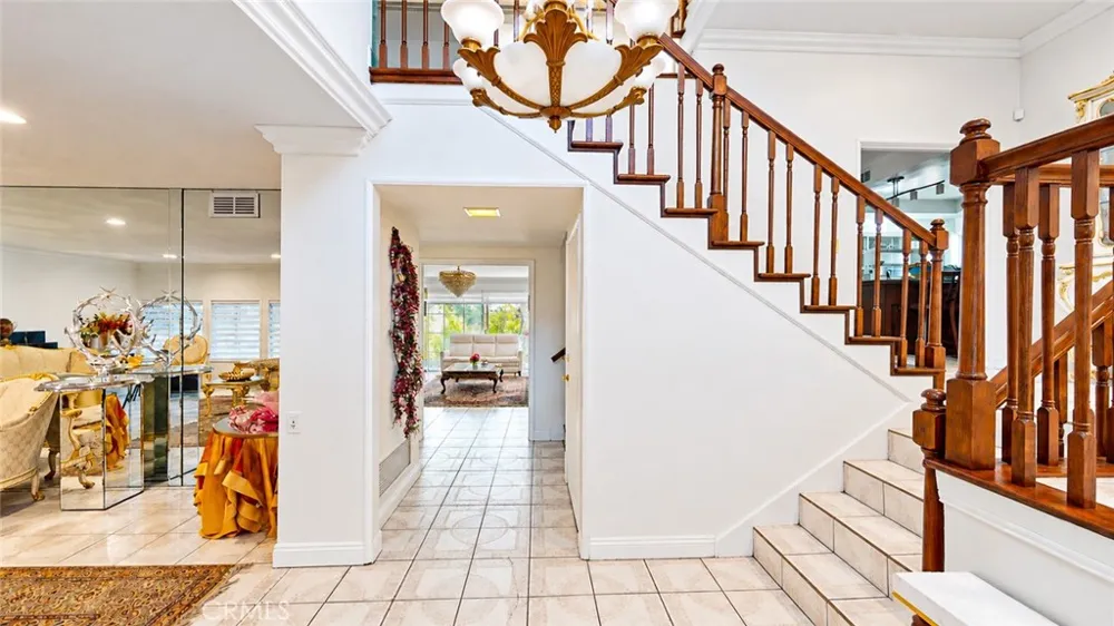 4537 Ellenita Avenue Tarzana, CA 91356