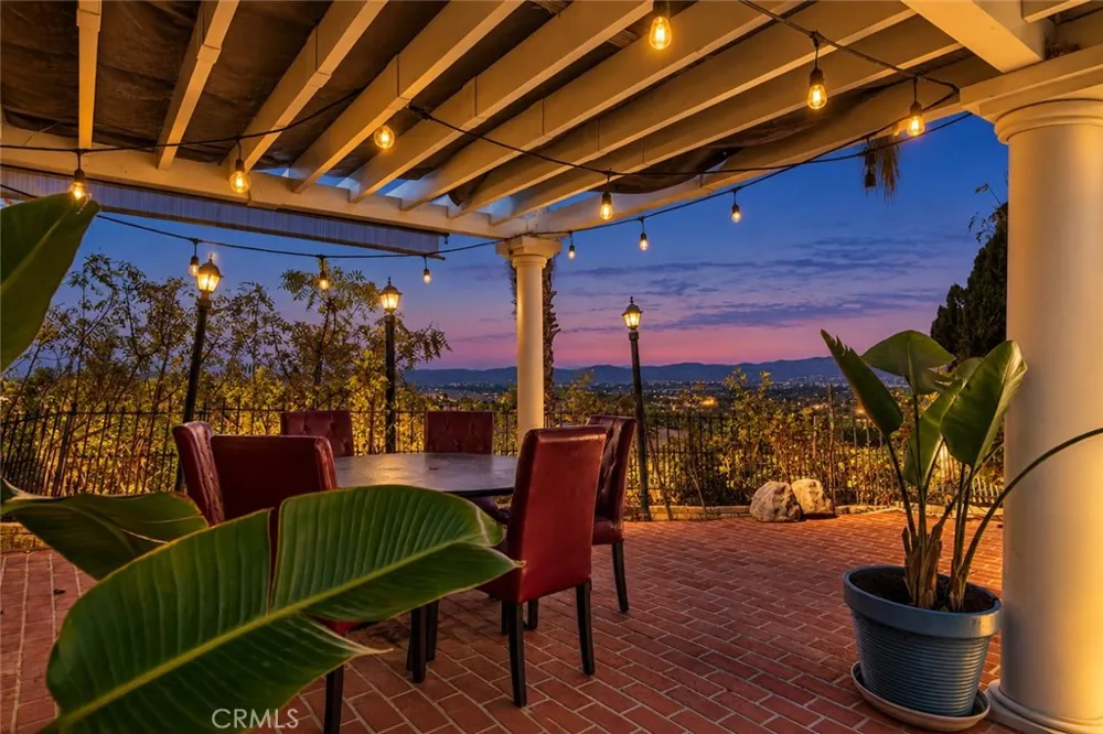 4537 Ellenita Avenue Tarzana, CA 91356