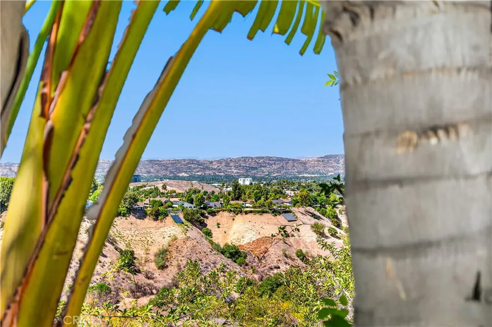 4537 Ellenita Avenue Tarzana, CA 91356