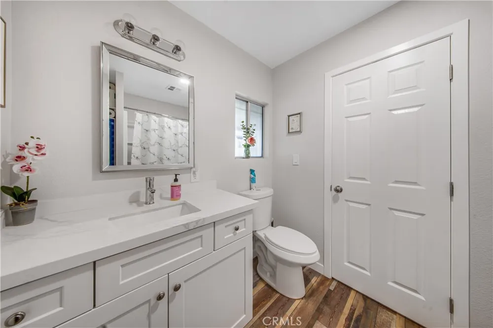 925 S Palm Hemet, CA 92543