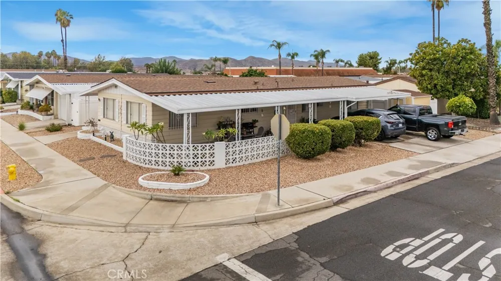 925 S Palm Hemet, CA 92543