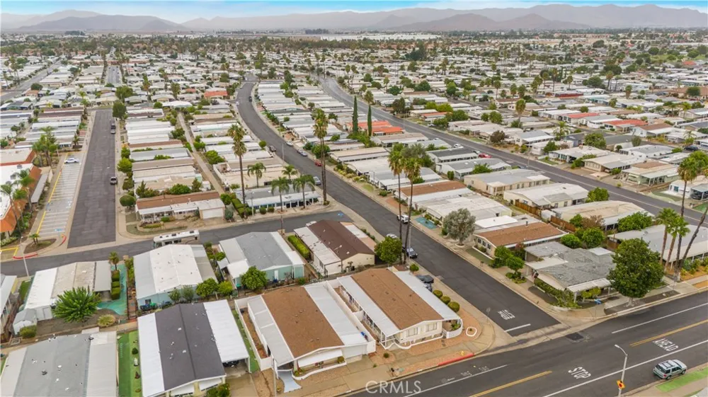 925 S Palm Hemet, CA 92543