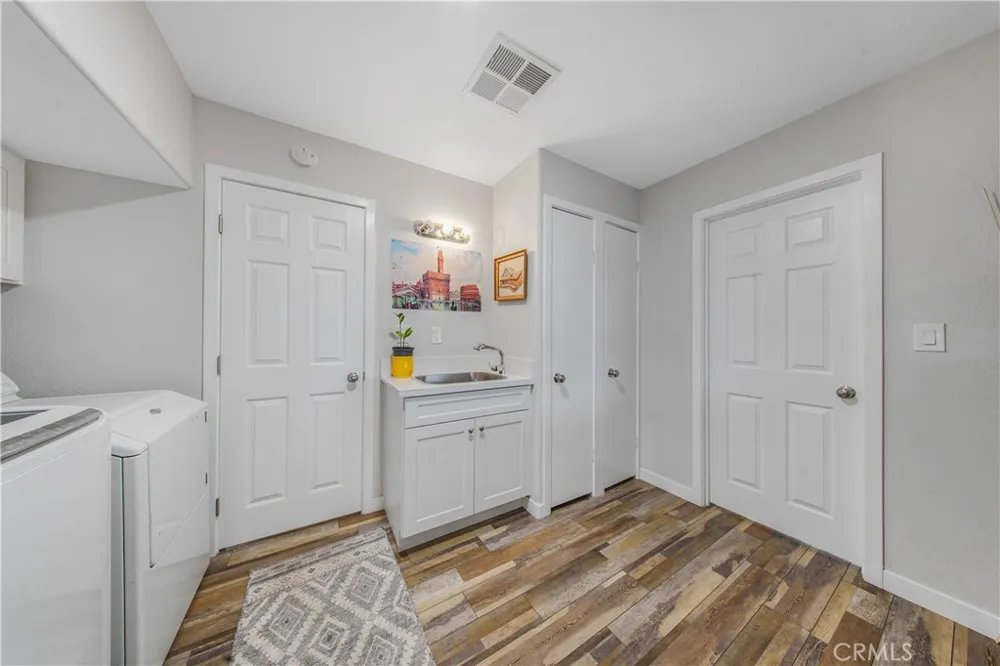 925 S Palm Hemet, CA 92543