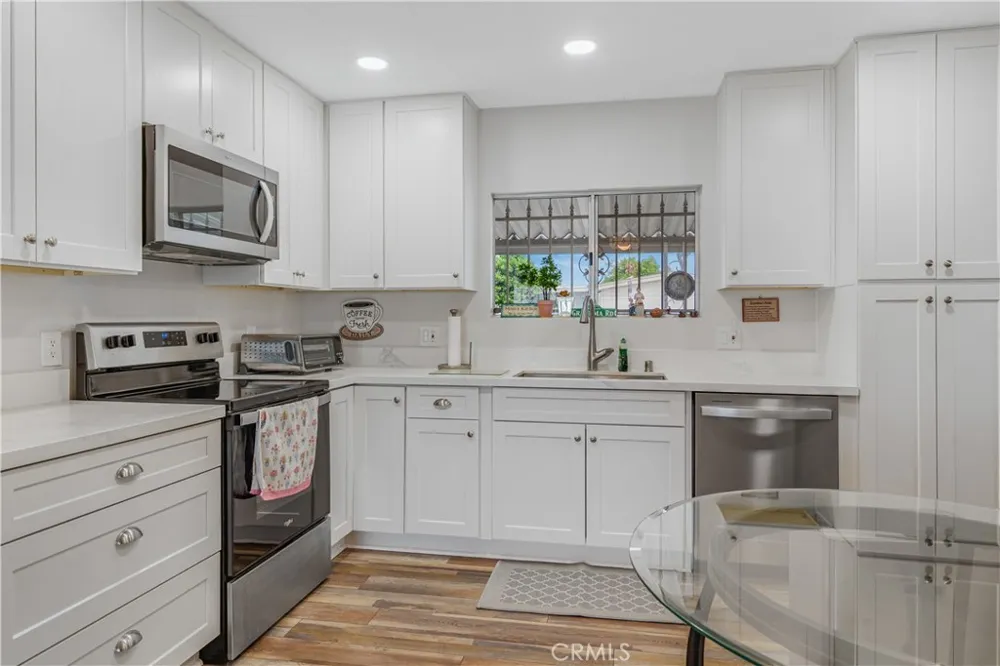 925 S Palm Hemet, CA 92543
