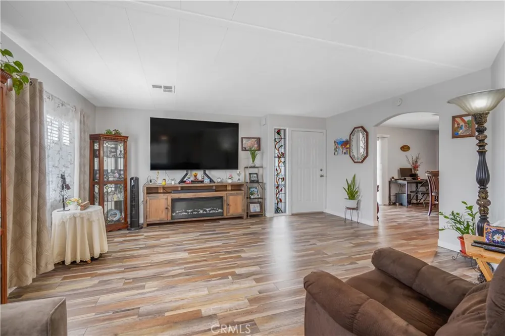 925 S Palm Hemet, CA 92543