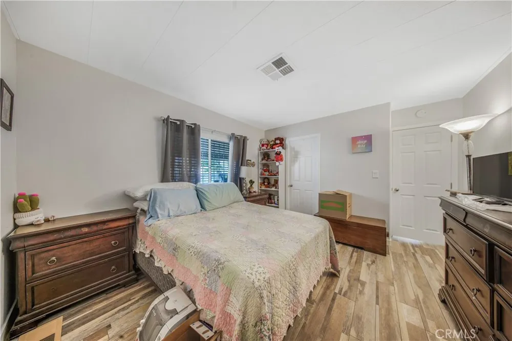 925 S Palm Hemet, CA 92543