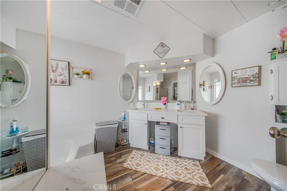 925 S Palm Hemet, CA 92543
