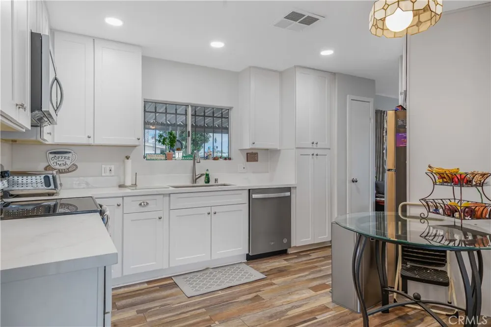 925 S Palm Hemet, CA 92543