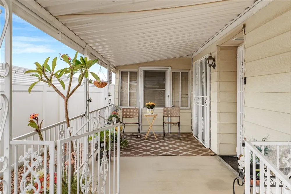 925 S Palm Hemet, CA 92543