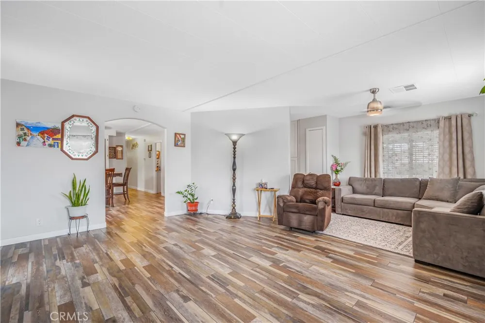 925 S Palm Hemet, CA 92543