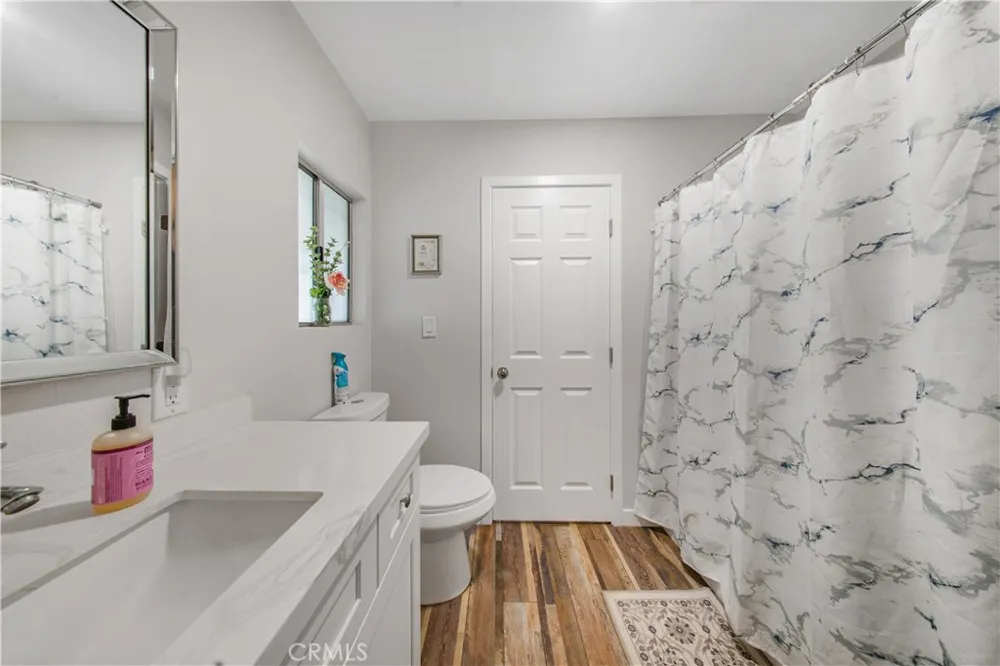 925 S Palm Hemet, CA 92543