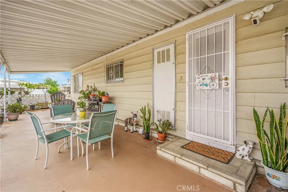 925 S Palm Hemet, CA 92543