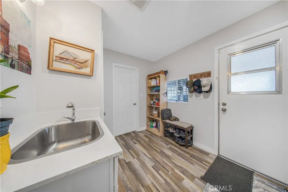 925 S Palm Hemet, CA 92543