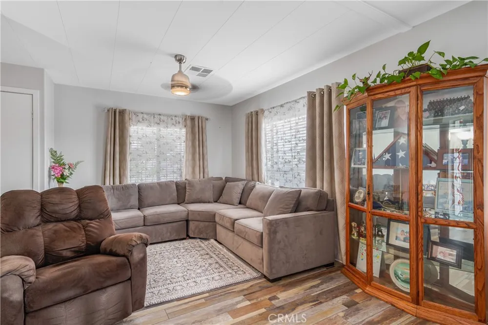 925 S Palm Hemet, CA 92543