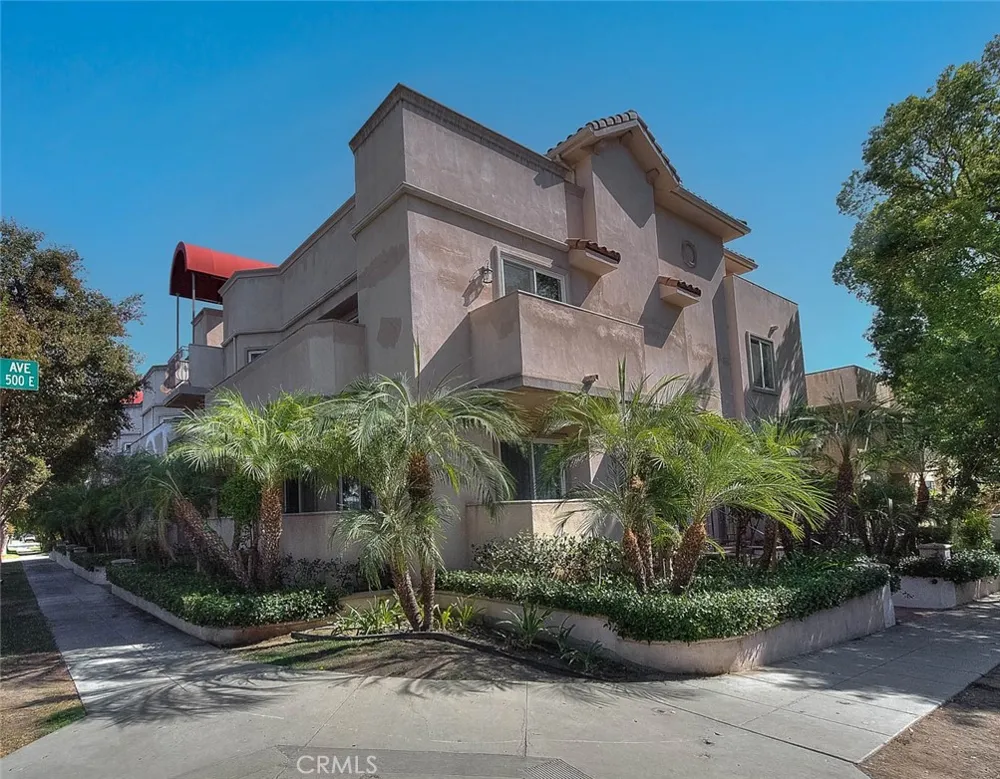 572 E San Jose Avenue #104 Burbank, CA 91501