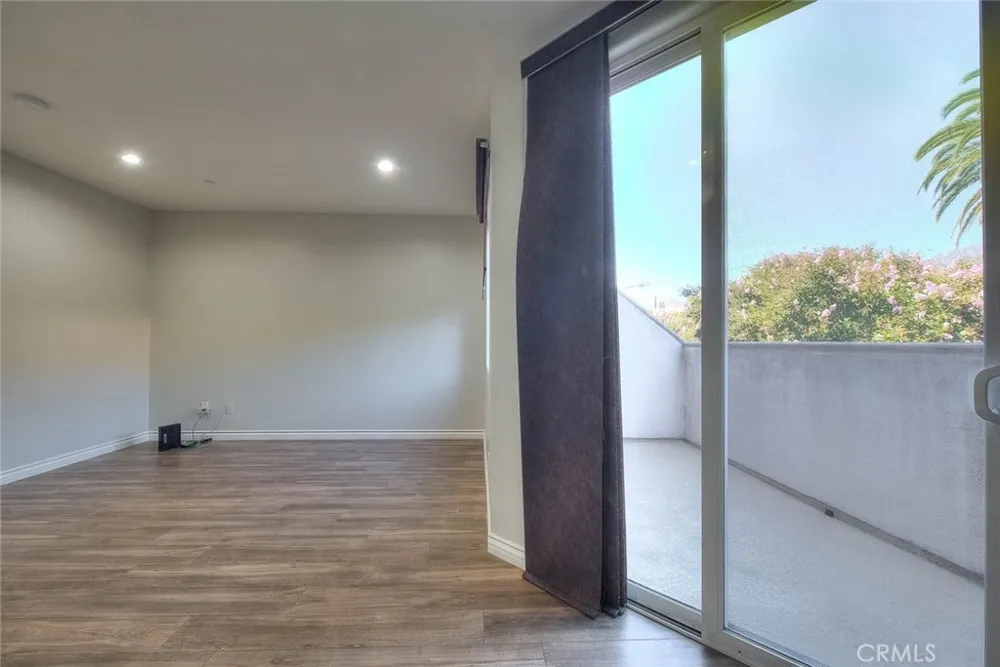 572 E San Jose Avenue #104 Burbank, CA 91501