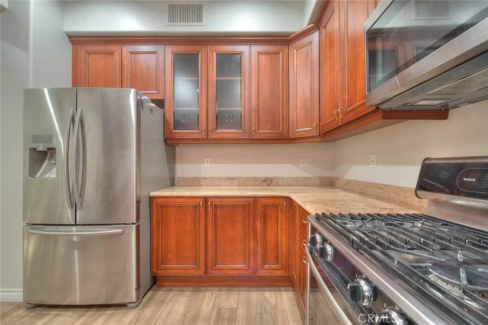 572 E San Jose Avenue #104 Burbank, CA 91501