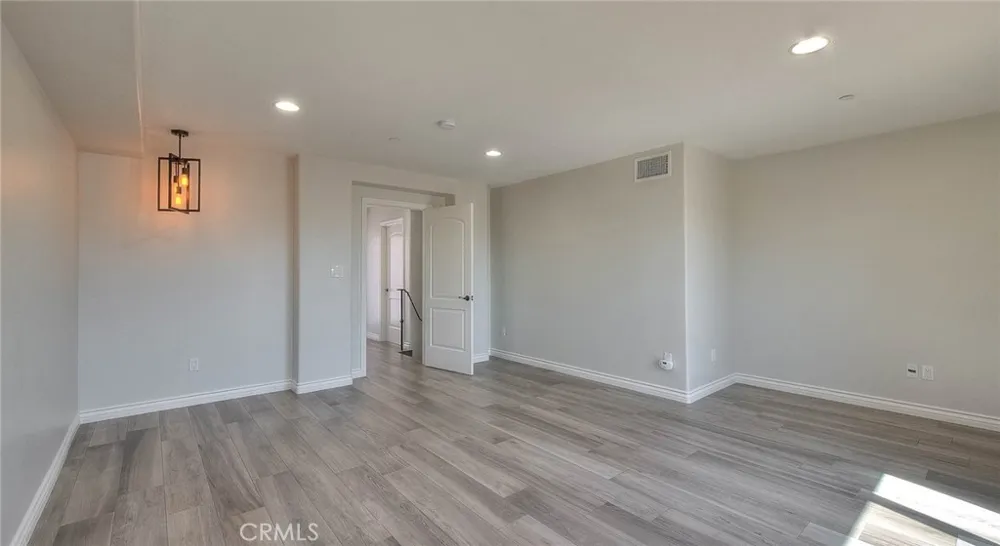 572 E San Jose Avenue #104 Burbank, CA 91501