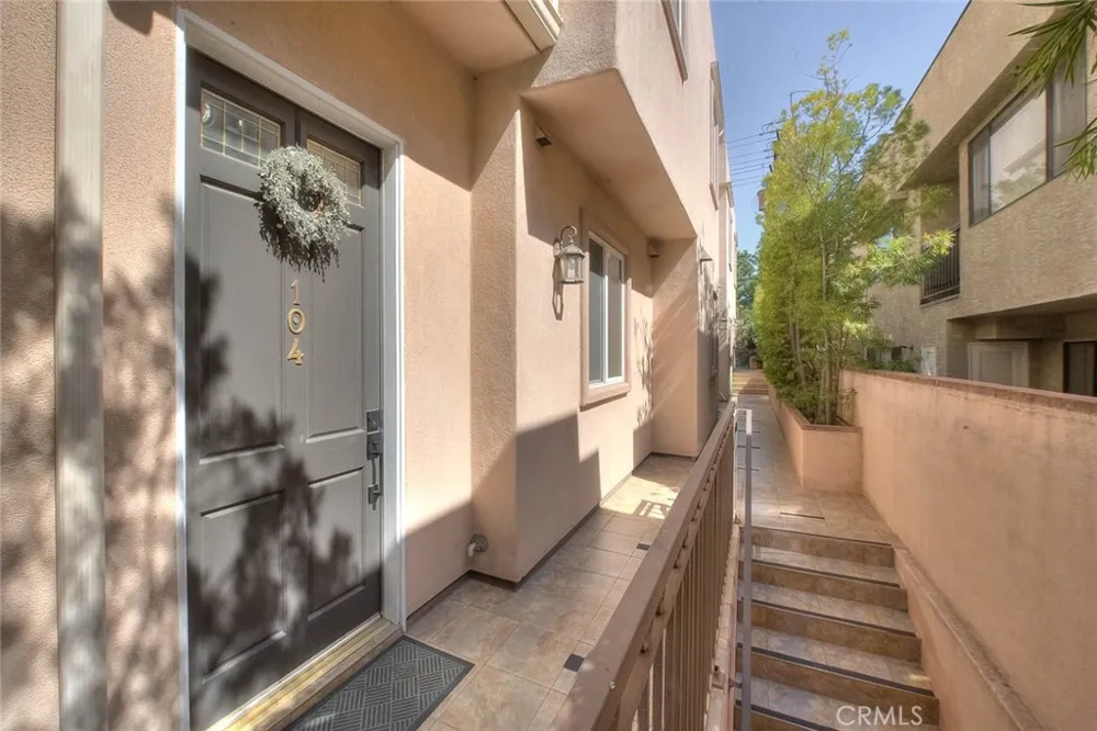 572 E San Jose Avenue #104 Burbank, CA 91501
