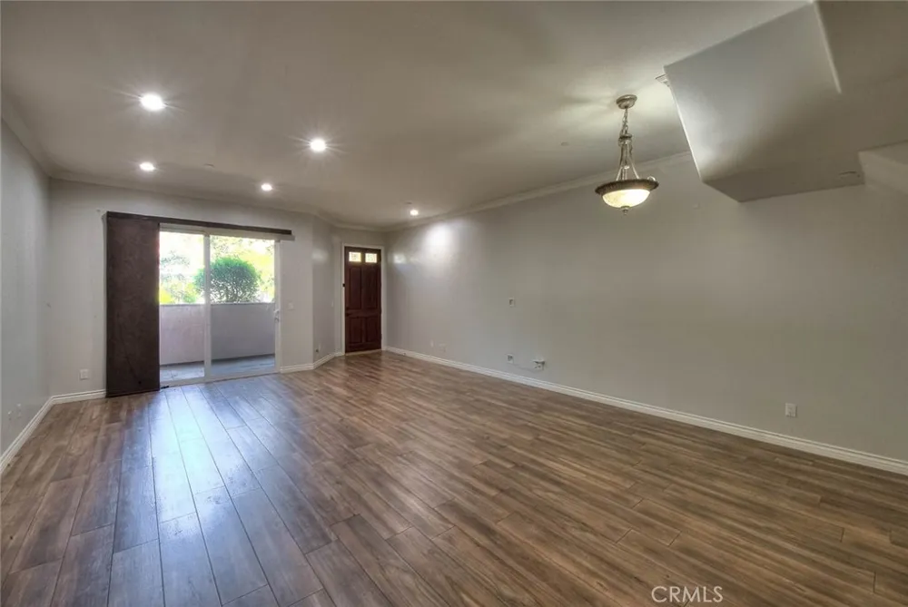 572 E San Jose Avenue #104 Burbank, CA 91501