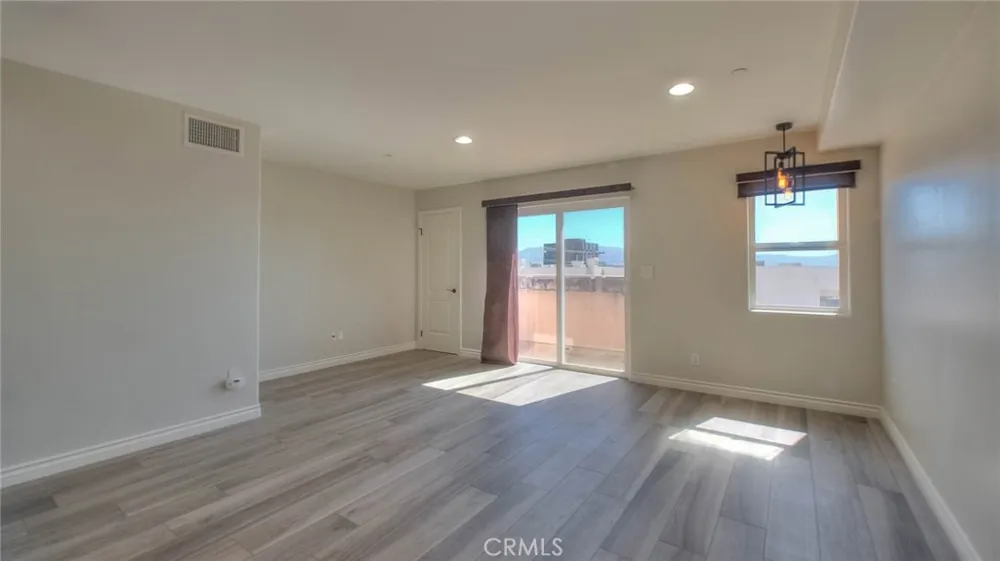 572 E San Jose Avenue #104 Burbank, CA 91501