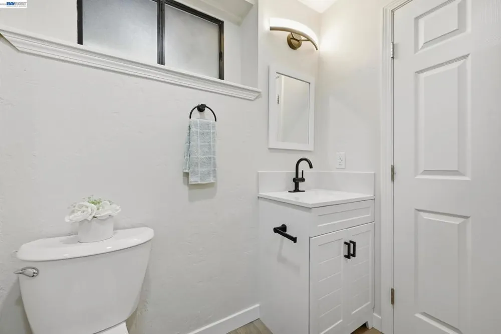 19026 Center St Castro Valley, CA 94546