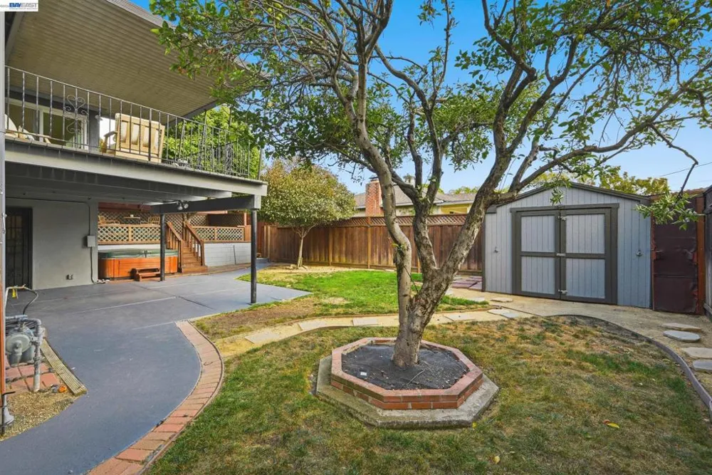 19026 Center St Castro Valley, CA 94546