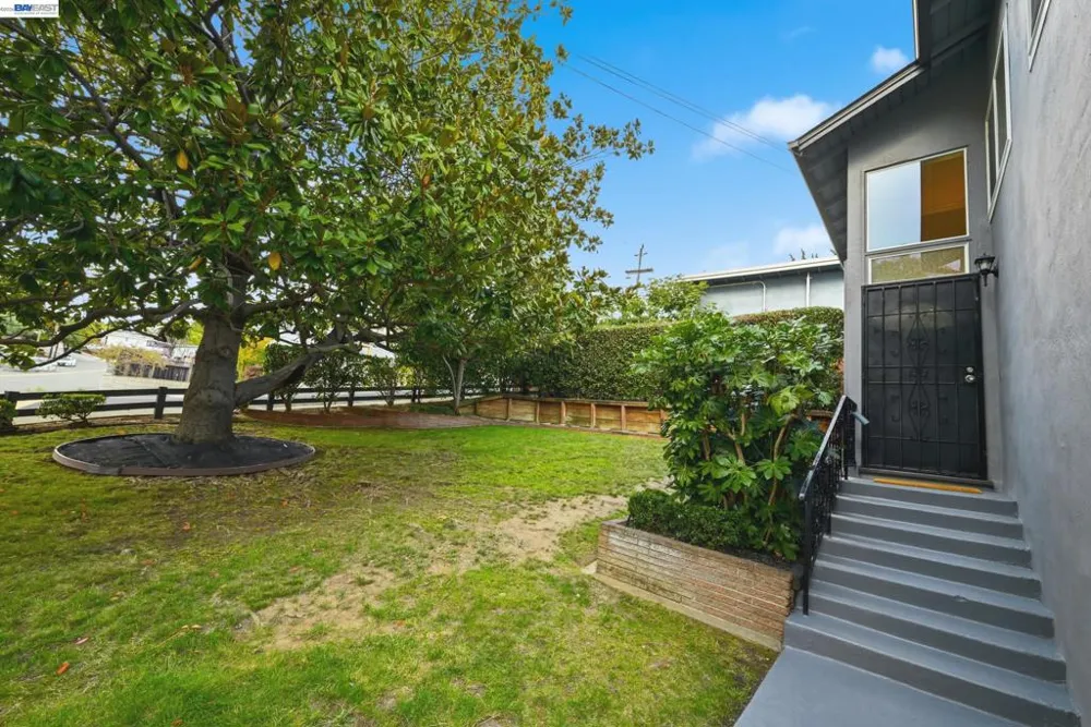 19026 Center St Castro Valley, CA 94546