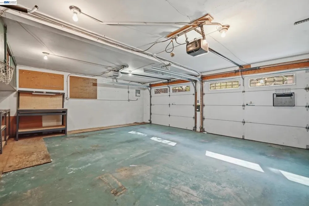 19026 Center St Castro Valley, CA 94546