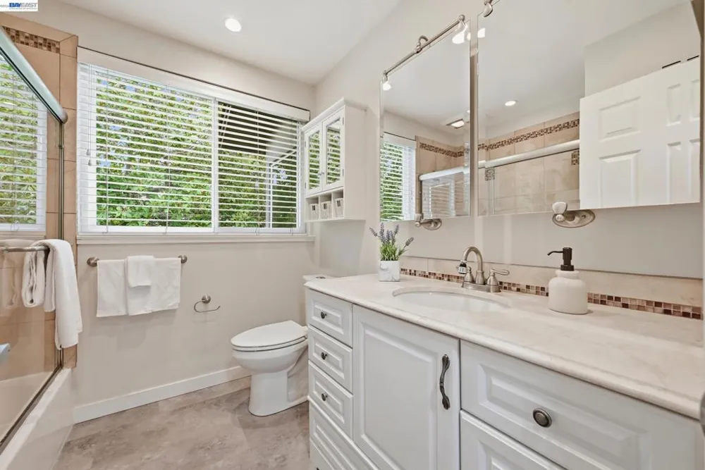 19026 Center St Castro Valley, CA 94546