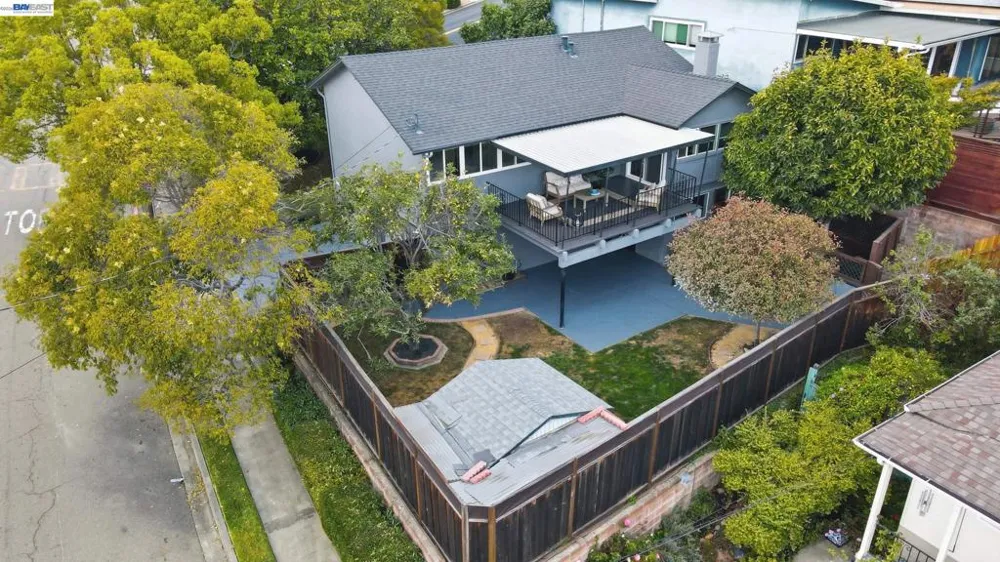 19026 Center St Castro Valley, CA 94546