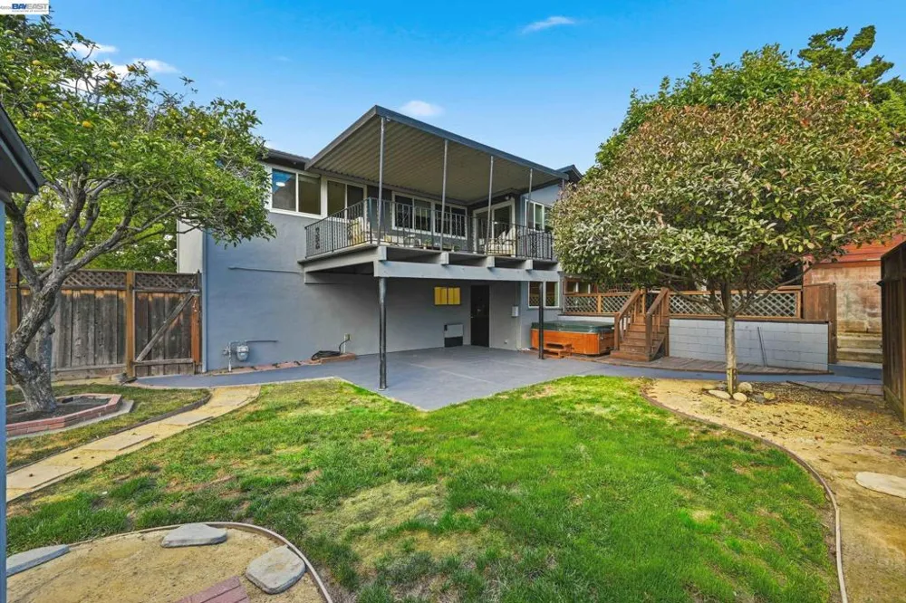 19026 Center St Castro Valley, CA 94546