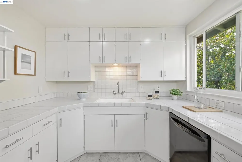 19026 Center St Castro Valley, CA 94546