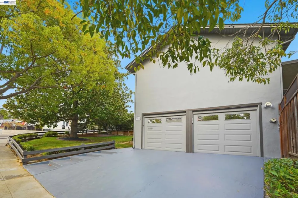 19026 Center St Castro Valley, CA 94546